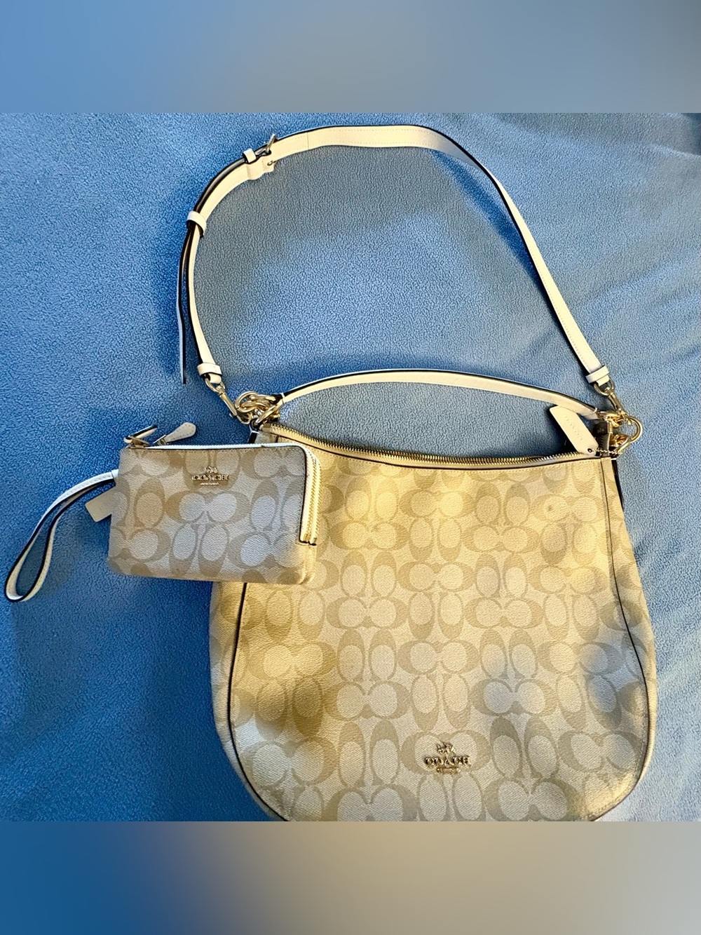 NEW-Coach Rate khaki & Chalk 
Logo Canvas Hobo & Wristlet
Unique, gold hardware